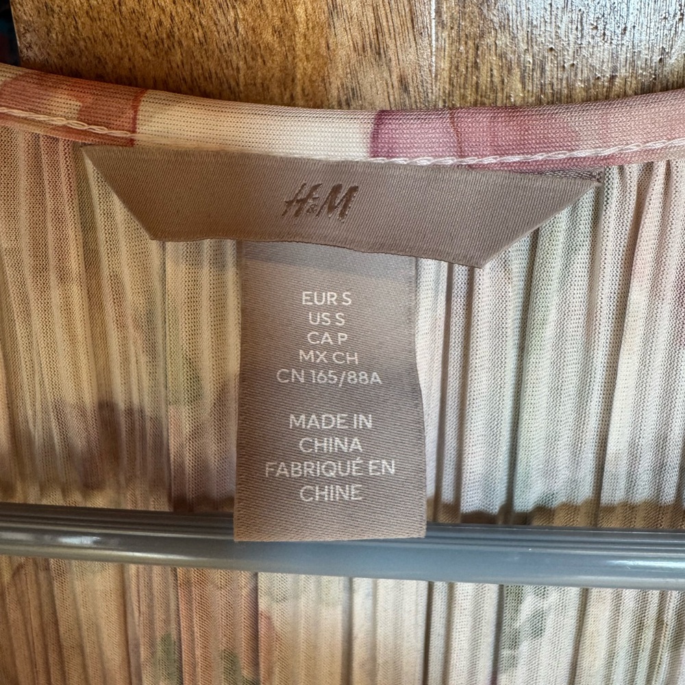 H&M Floral Pleated Mini Dress in Pink and Cream - Picture 5 of 5